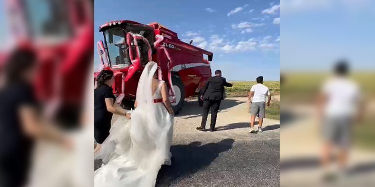 Düğününde biçerdöveri gelin arabası yaptı