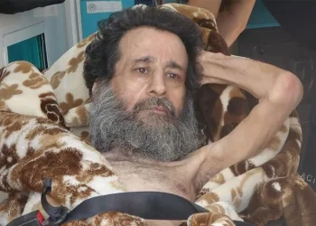 Babasını çöp evde ölüme terk edilmiş halde buldu