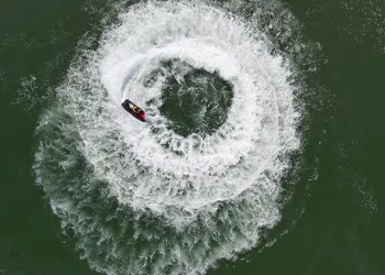 Mavi bayraklı plajda jet skili tatbikat