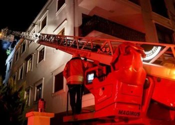 Kadıköy’de yangında can pazarı