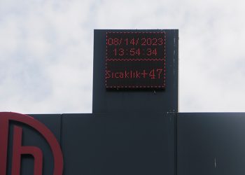 Termometreler 47 dereceyi gösterdi