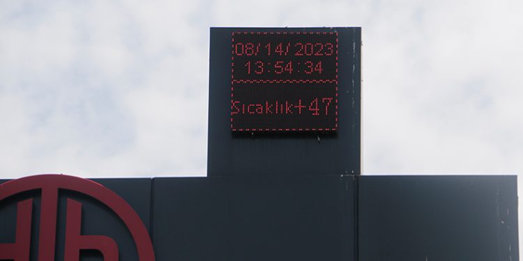Termometreler 47 dereceyi gösterdi