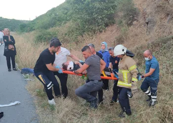 Takla atan otomobilden savrulan gençler hayatını kaybetti