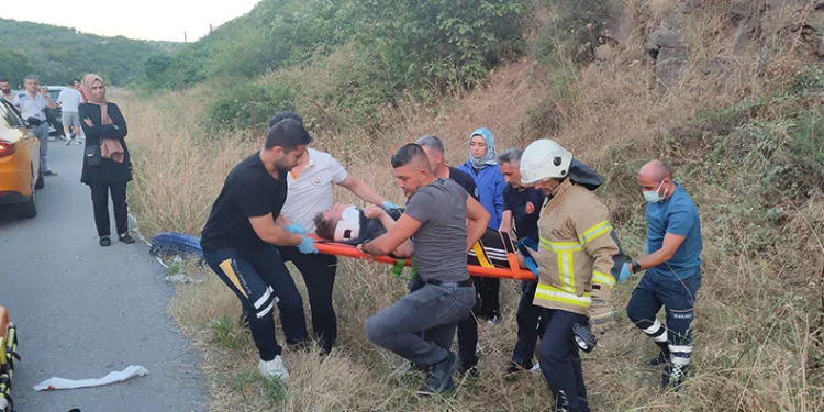 Takla atan otomobilden savrulan gençler hayatını kaybetti