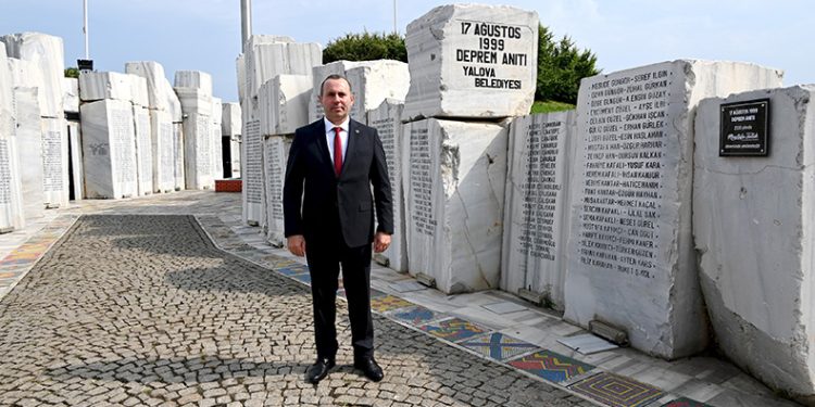 Depremin yıl dönümünde kentsel dönüşüm çağrısı