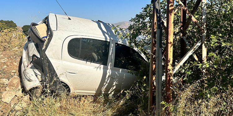 Elazığ’da otomobil şarampole uçtu