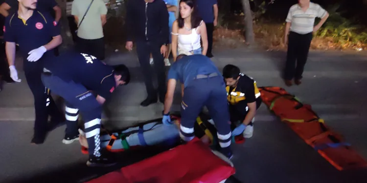 Otomobil ile motosiklet kafa kafaya çarpıştı