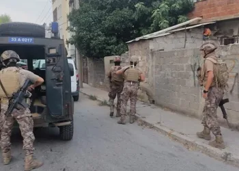 Uyuşturucu satıcılarına şafak baskını