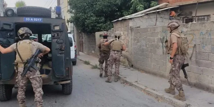 Uyuşturucu satıcılarına şafak baskını