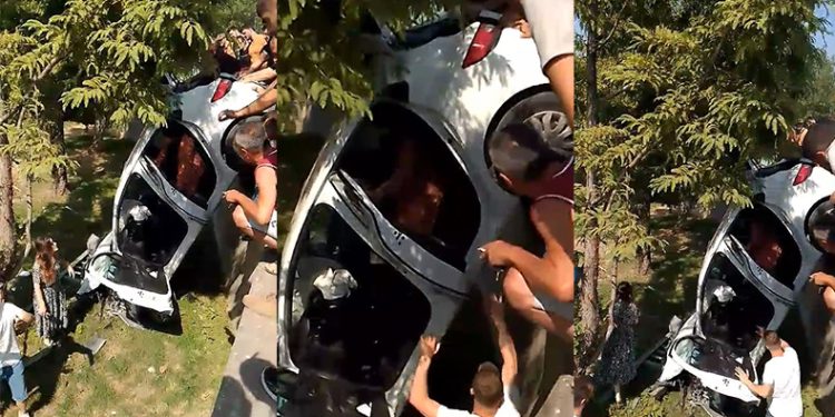 Otomobilin şarampole uçmaması için tuttular