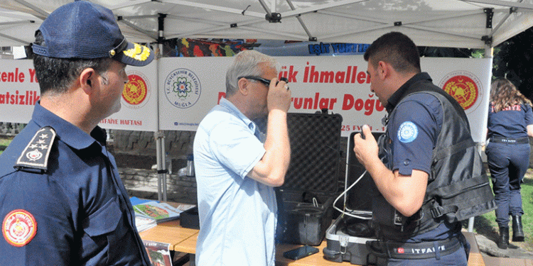 İtfaiye ekiplerinden anlamlı tanıtım