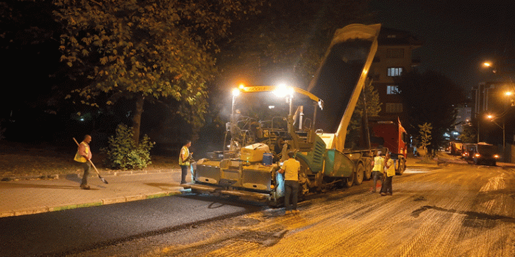 Yollarda asfalt mesaisi sürüyor