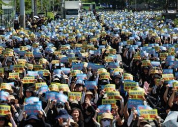 Güney Kore’de veli zorbalığı öğretmenleri sokağa döktü