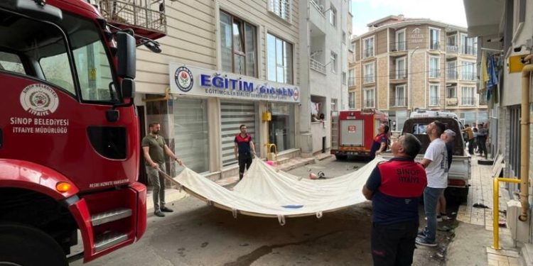 Sinir krizi geçiren kadın korku dolu anlar yaşattı