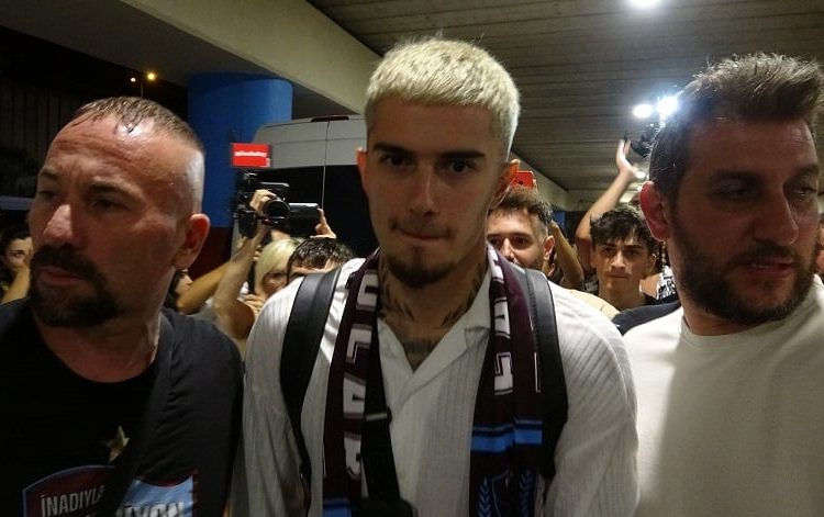 Trabzonspor, eski oyuncusu Berat Özdemir’i Trabzon’a getirdi