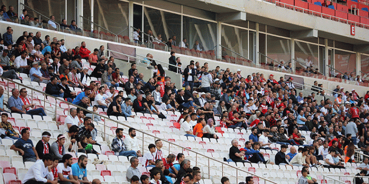 Sivassporlu taraftarlar maça ilgi göstermedi