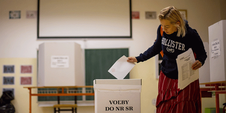 Slovakya parlamento için sandık başında