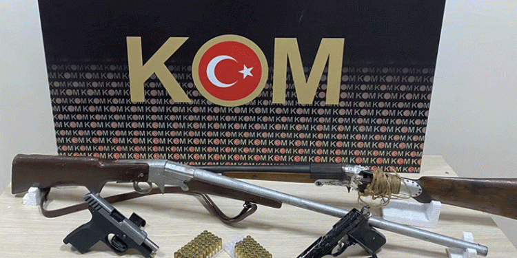 Kars’ta silah ve mühimmat ele geçirildi