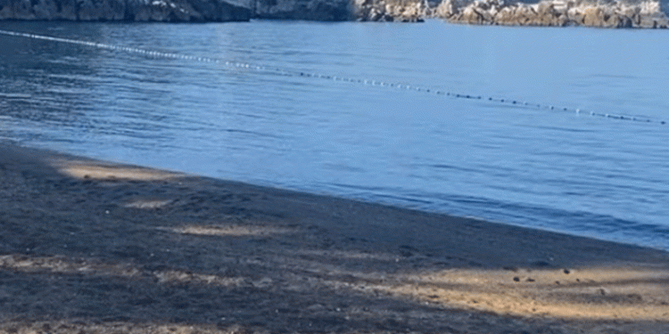 Sezon bitti, plajlar kimsesiz kaldı