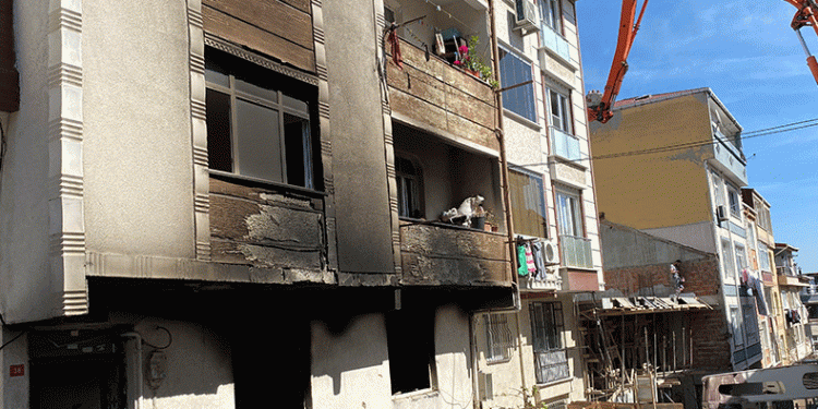 Bir yangın daha: Küçükçekmece alev aldı