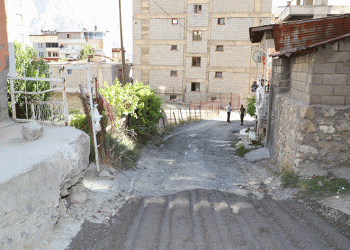 Hakkari’de bir semt ilk defa asfalta kavuşuyor