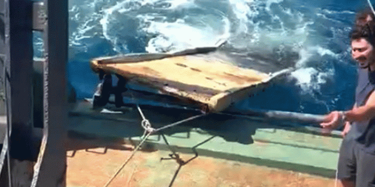 Hayalet ekibi, denizden gemi merdiveni çıkardı