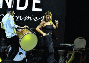 Sezonun son sahnesini yapıp dinleyicisiyle vedalaştı