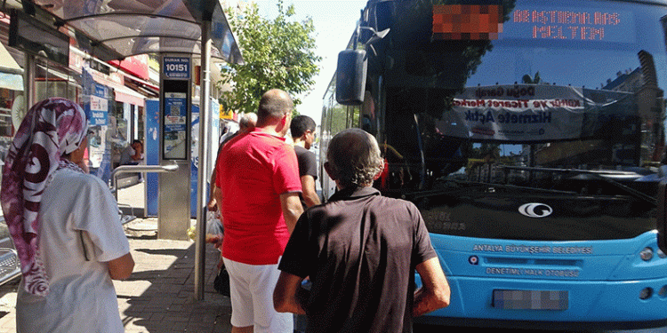 Yaşlılar ücretsiz ulaşımdan memnun