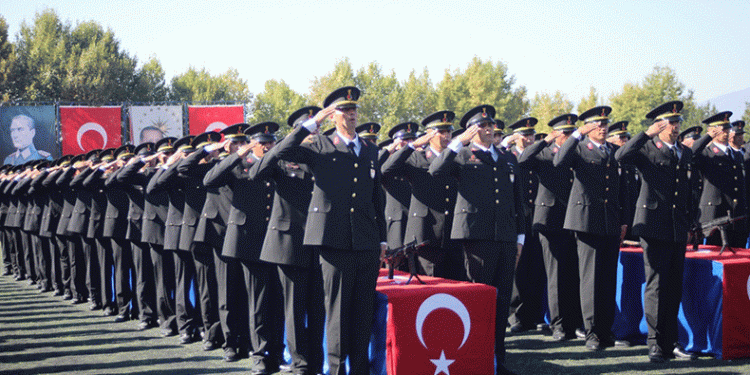 Astsubay adayları yemin etti