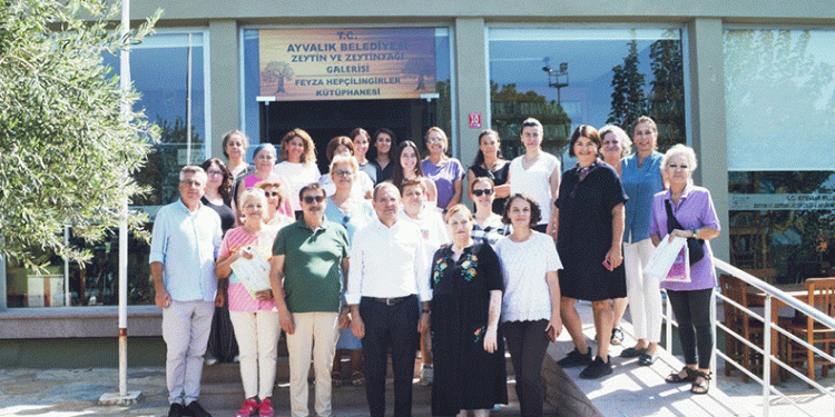 Zeytin çiftçisi kadınlara başarı belgesi