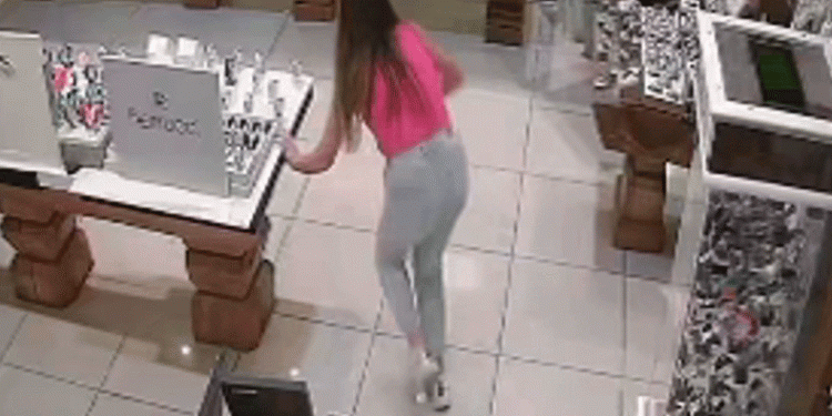 60 bin liralık saatleri çalıp kaçtı