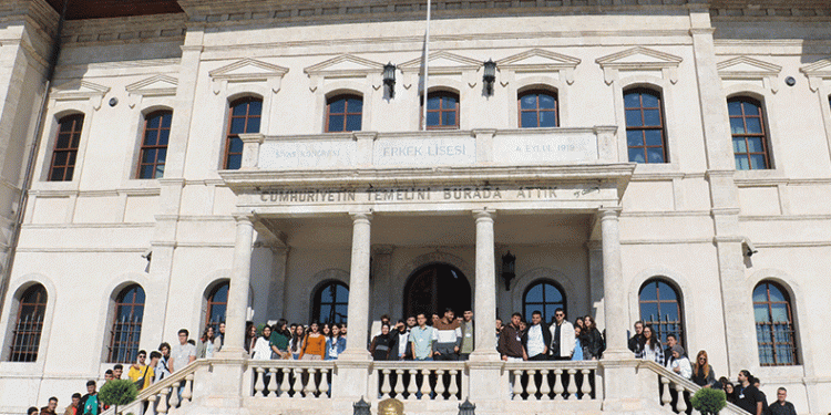 Üniversite öğrencileri bir hafta önce çağırıldı