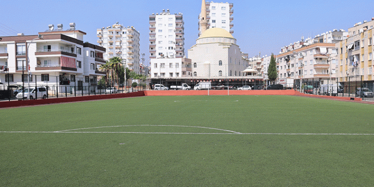 Toroslar’daki spor tesisleri yenileniyor