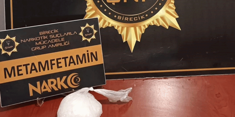 Emniyet kemeri tokasından uyuşturucu çıktı