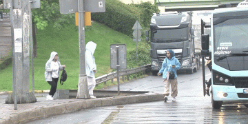 İstanbullular güne yağmurla uyandı