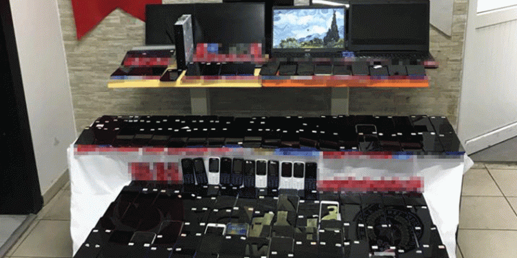 Kart dolandırıcılarına operasyon