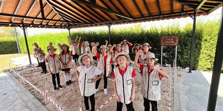 Minikler Osmanlı müzesini çok sevdi