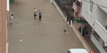 Pendik’te bir ev sular altında kaldı