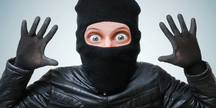 Acemi altın hırsızları tutuklandı