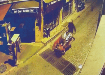 El arabasıyla motosiklet çaldılar