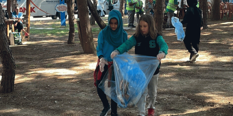 Çöp toplama yarışması düzenlendi