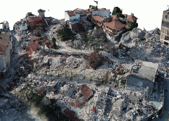 Yıkılan Ulu Cami’nin enkazı temizleniyor