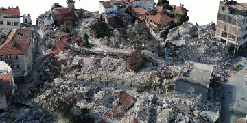 Yıkılan Ulu Cami’nin enkazı temizleniyor