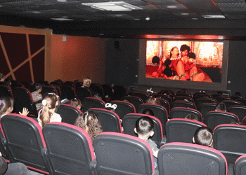 Siirt Belediyesi, çocuklara sinema keyfi sunuyor