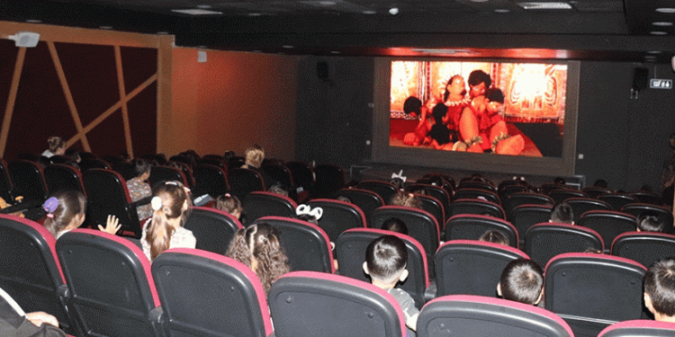 Siirt Belediyesi, çocuklara sinema keyfi sunuyor