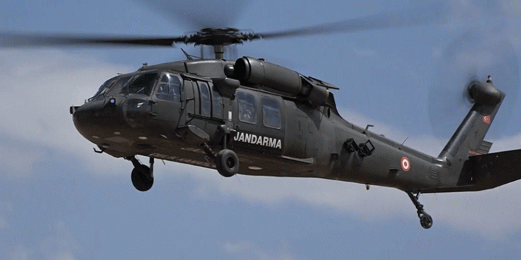 Jandarma ekipleri trafiği helikopterle denetliyor