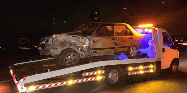 Minibüs ile otomobil çarpıştı: 9yaralı