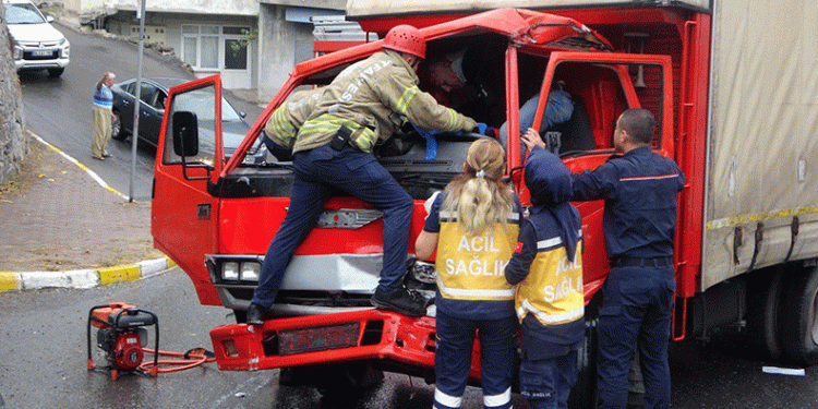 Yağmur yağdı, kazalar başladı