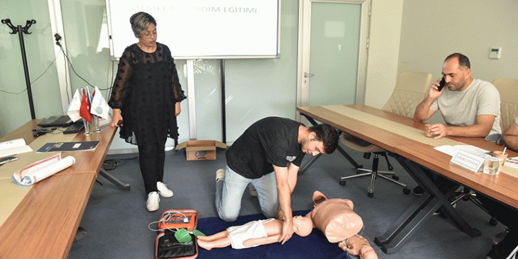 Arama kurtarma ekiplerine ilk yardım eğitimi