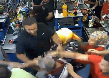 Marketteki çocuklara acımasız dayak